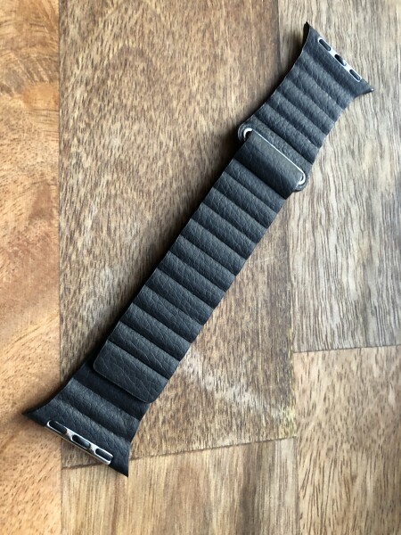 Кожаная магнитная петля для Apple Watch (черный)