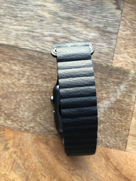 Кожаная магнитная петля для Apple Watch (черный)