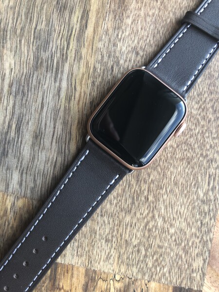 Кожаный ремешок HM Style с классической складной пряжкой для Apple Watch (Ébène Barenia с лого)