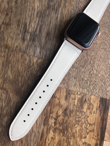 Кожаный ремешок HM Style с складной пряжкой для Apple Watch (белый с лого)