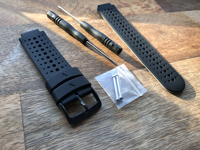 Силиконовый ремешок Perfo для Garmin Forerunner 220/230/235/620/630/735XT (черный/серый)