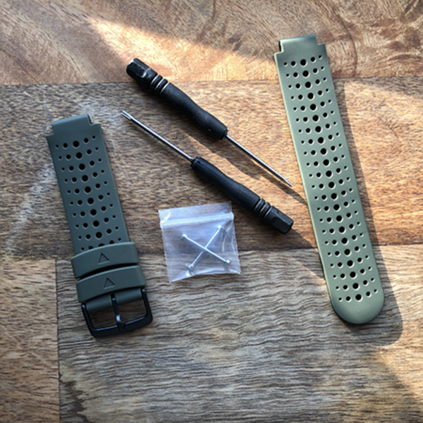 Силиконовый ремешок Perfo для Garmin Forerunner 220/230/235/620/630/735XT (хаки/черный)