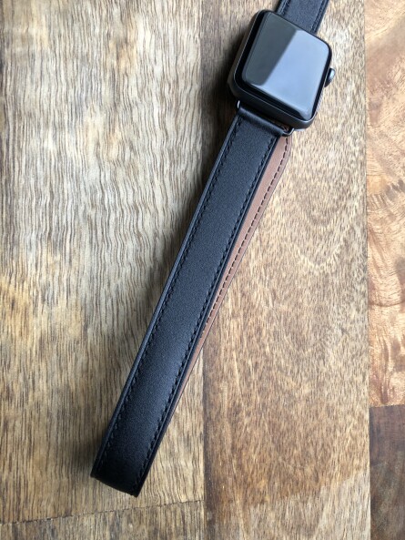 Кожаный ремешок HM Style Double Tour для Apple Watch (черный с черной фурнитурой и лого)