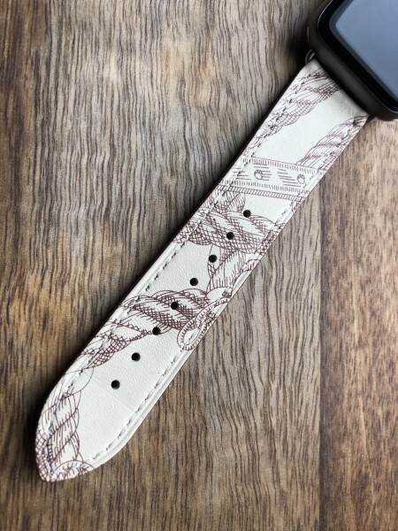 Кожаный ремешок HM Style с классической пряжкой для Apple Watch (красный/белый в узорах с лого)