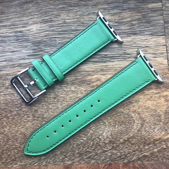 Кожаный ремешок HM Style с классической пряжкой для Apple Watch (зеленый с лого)