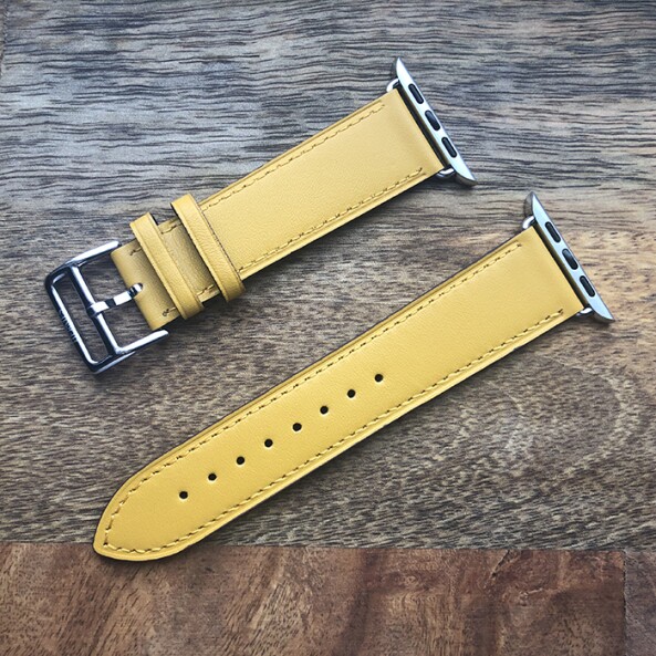 Кожаный ремешок HM Style с классической пряжкой для Apple Watch (золотой с лого)