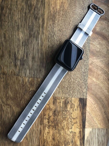 Нейлоновый ремешок для Apple Watch (белый в полоску)