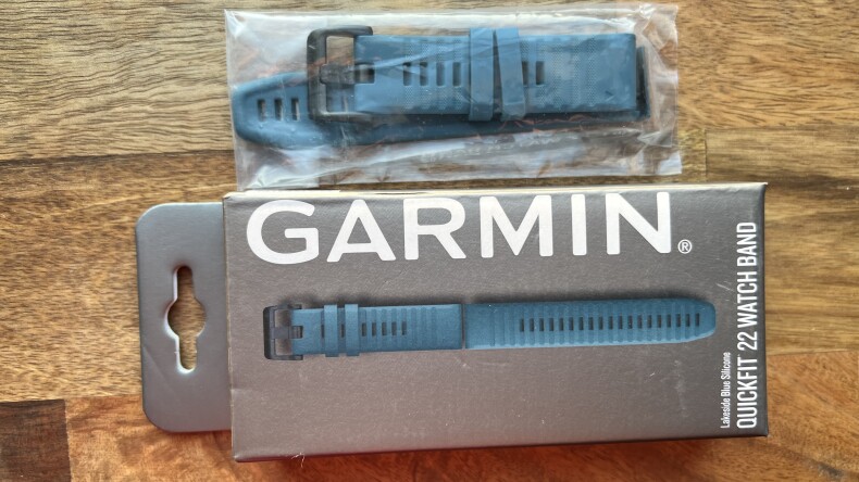 Оригинальный силиконовый ремешок Garmin Quickfit 22 mm. Lakeside Blue (010-12863-03)