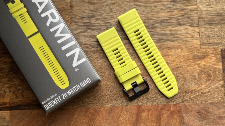 Оригинальный силиконовый ремешок Garmin Quickfit 26 mm. Amp Yellow (010-12864-04)