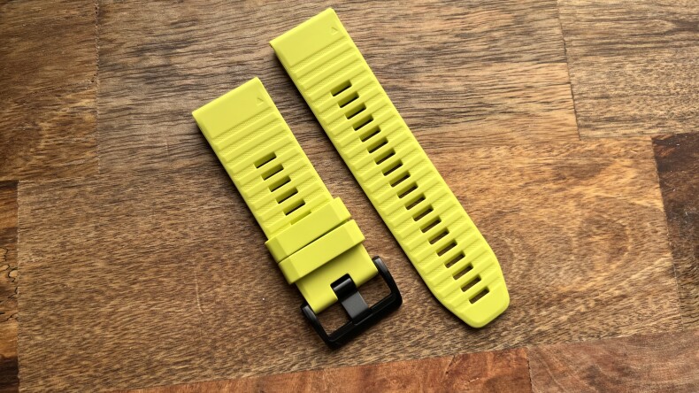Оригинальный силиконовый ремешок Garmin Quickfit 26 mm. Amp Yellow (010-12864-04)