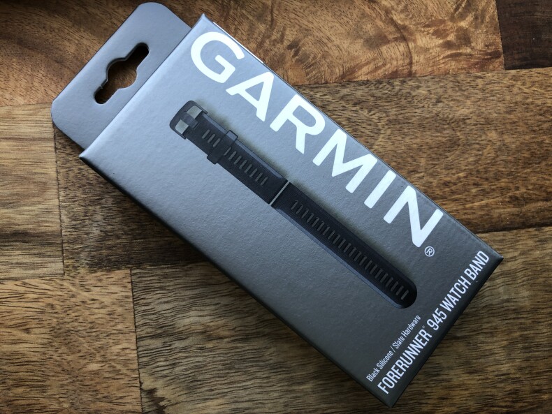 Оригинальный силиконовый ремешок Garmin Forerunner 945 (black)  010-11251-2C